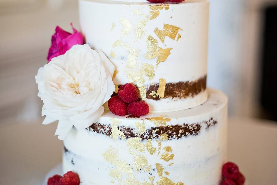Pink & gold cake detail