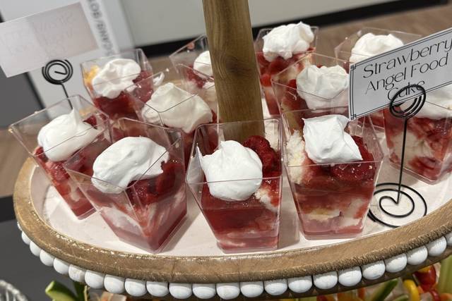 Strawberry Angel Food Cake Cup