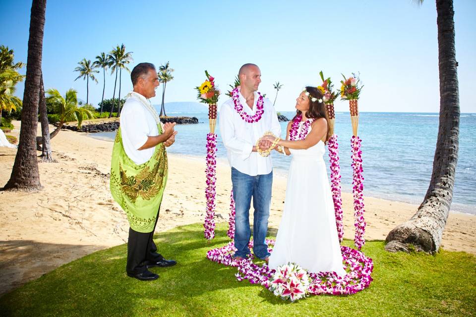 $285 A Hawaii Wedding