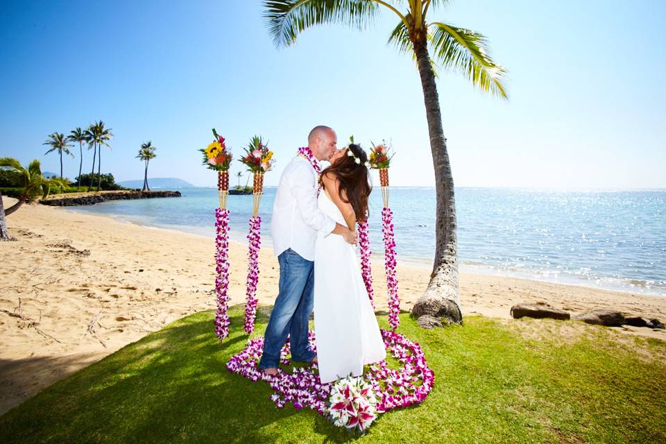 $285 A Hawaii Wedding