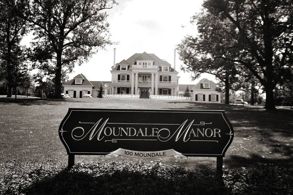 Moundale Manor