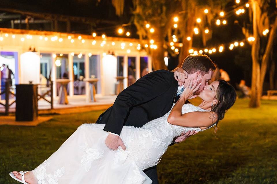 Dip Kiss!