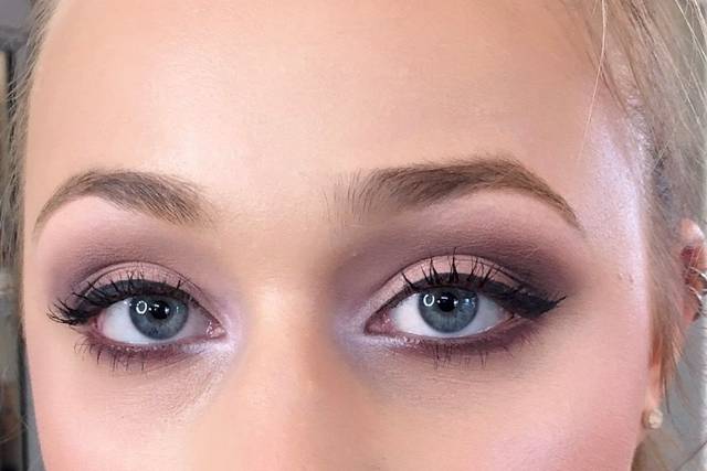 Eye makeup