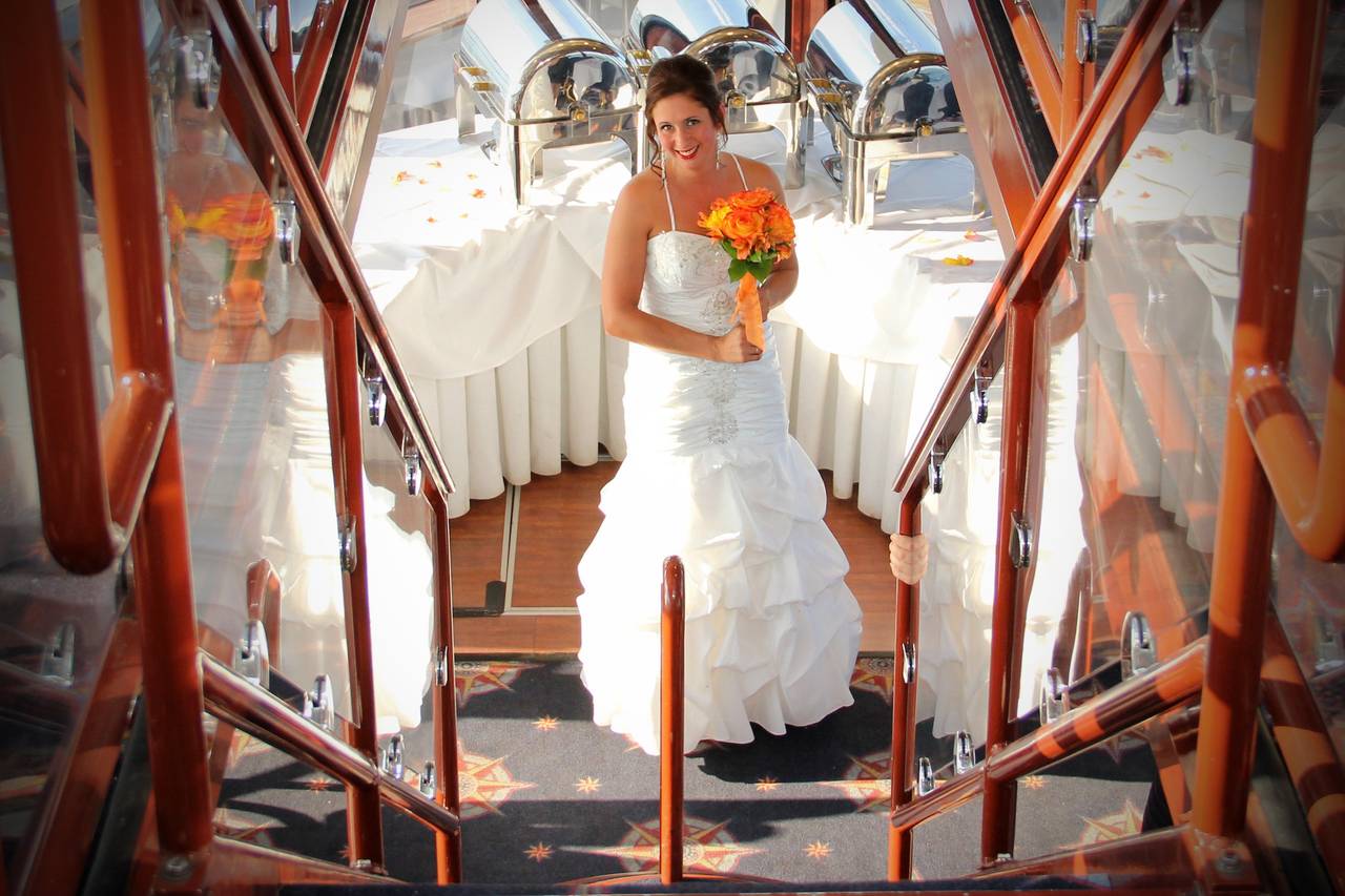 The Knockout Wedding Gift Guide Everyone Should Read - Paradise Charter  Cruises - Lake Minnetonka and Mississippi Private Charters