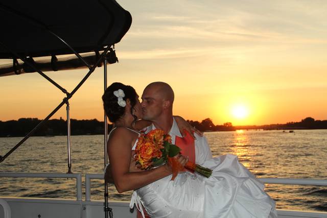 The Knockout Wedding Gift Guide Everyone Should Read - Paradise Charter  Cruises - Lake Minnetonka and Mississippi Private Charters