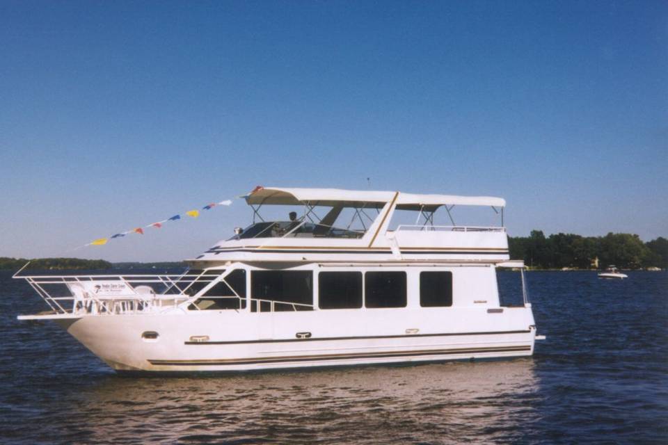 The Knockout Wedding Gift Guide Everyone Should Read - Paradise Charter  Cruises - Lake Minnetonka and Mississippi Private Charters