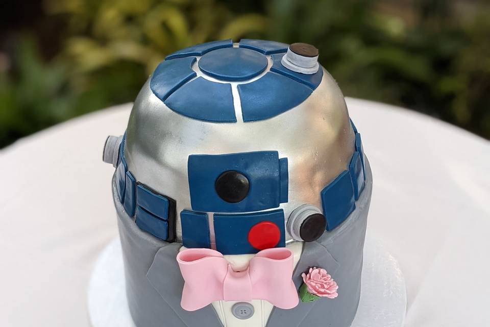 R2D2 themed cake