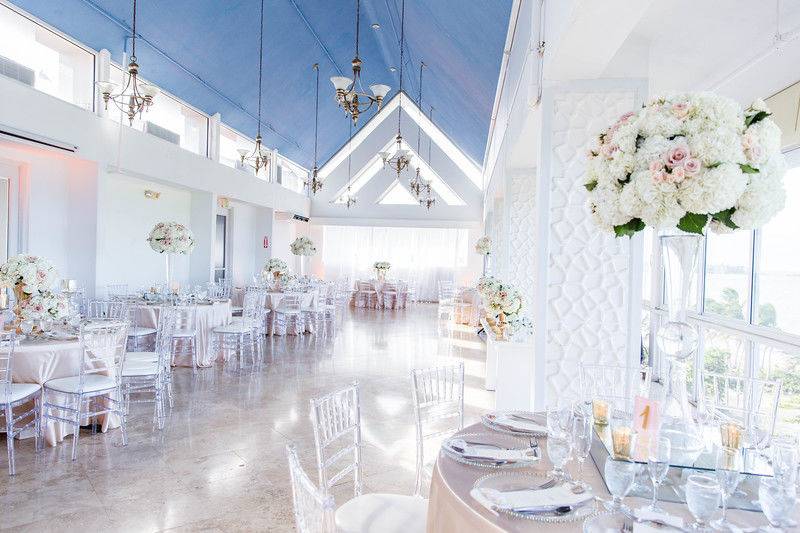 White event decor