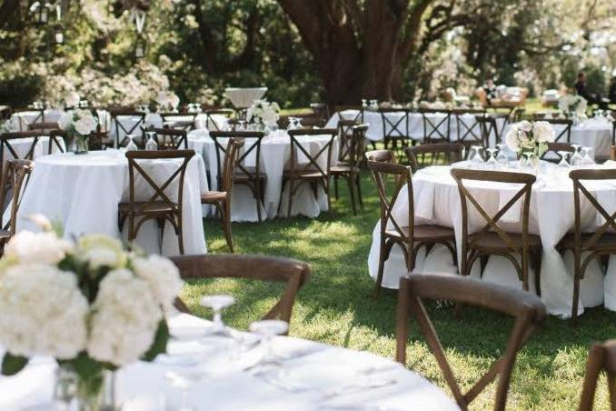 Outdoor round table setup