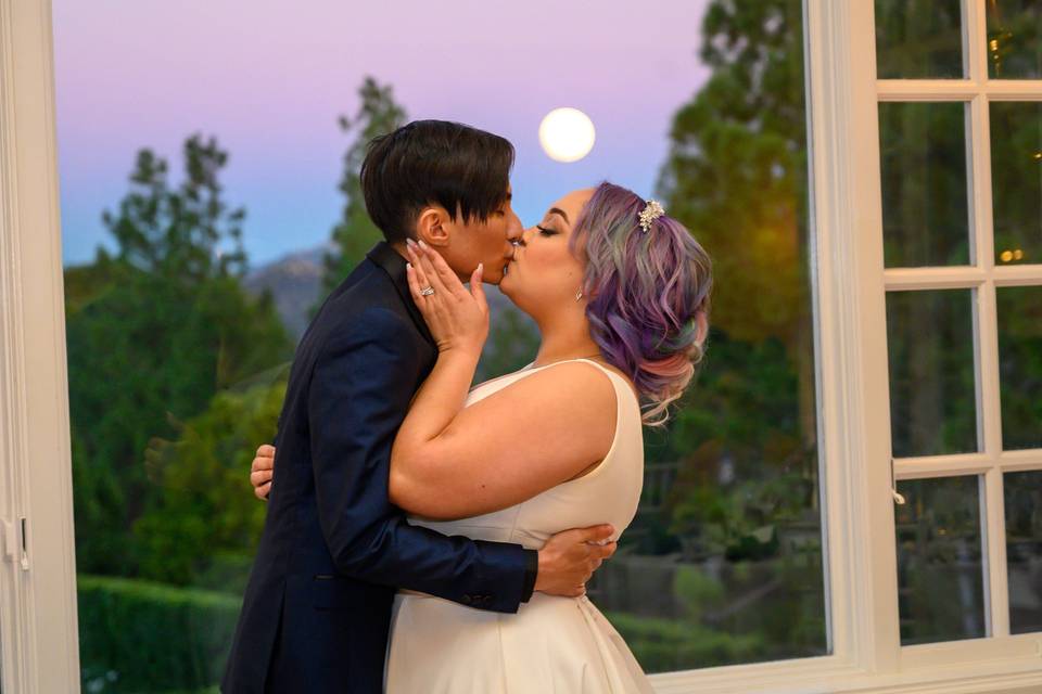 Kiss me under the moon