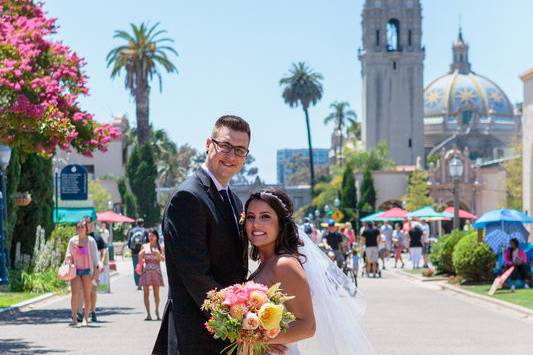 Newlyweds in the city