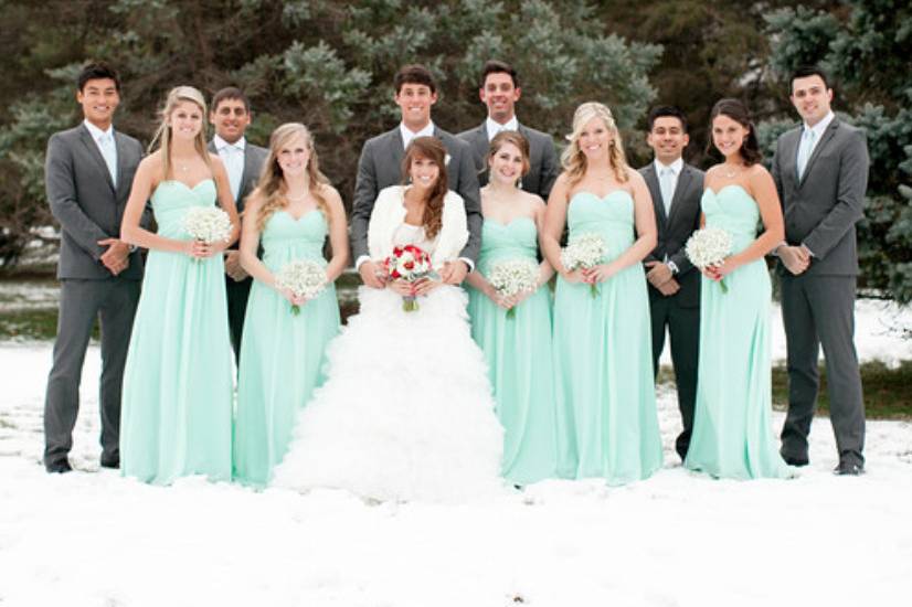 The couple with the bridesmaids
and groomsmen​