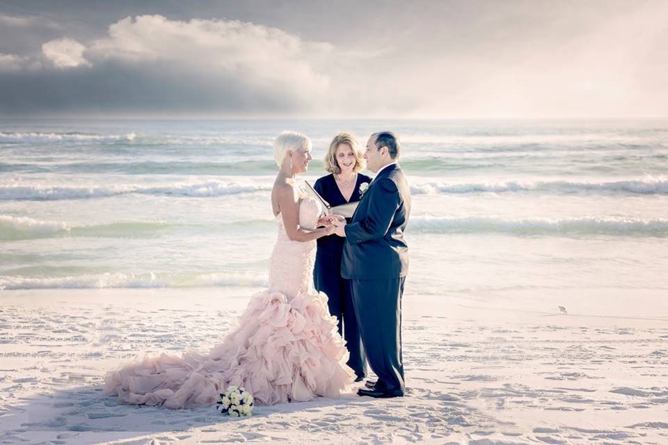 Edding Ceremony By Marie | Photo: Carrie Alves Photography   http://carriealves.com/