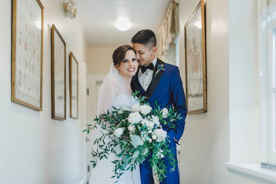 Luigi and Jessica with the bouquet