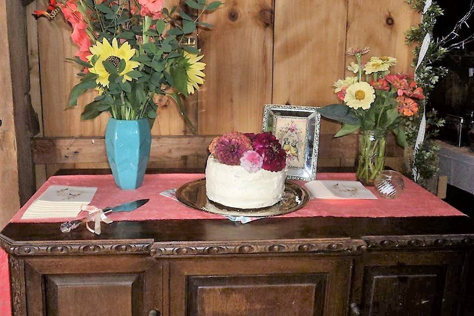 Wedding cake and floral decor