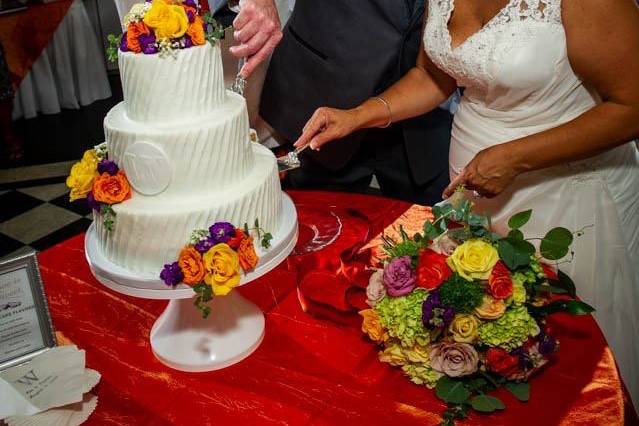 Clemson Tiger Loves Cake!