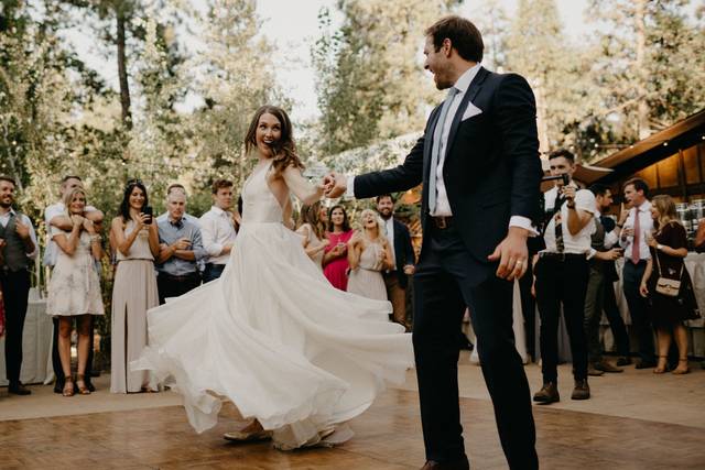 Cutting a rug in the woods! This couple nailed the first dance. Music by Sounds Elevated - Location Evergreen Lodge Yosemite.