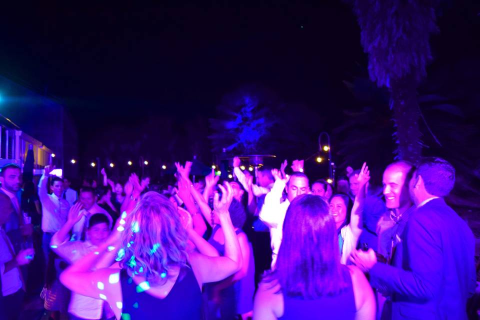 Mother Son dance at the UC Berkeley Botanical Garden. Wedding DJ - Sounds Elevated.