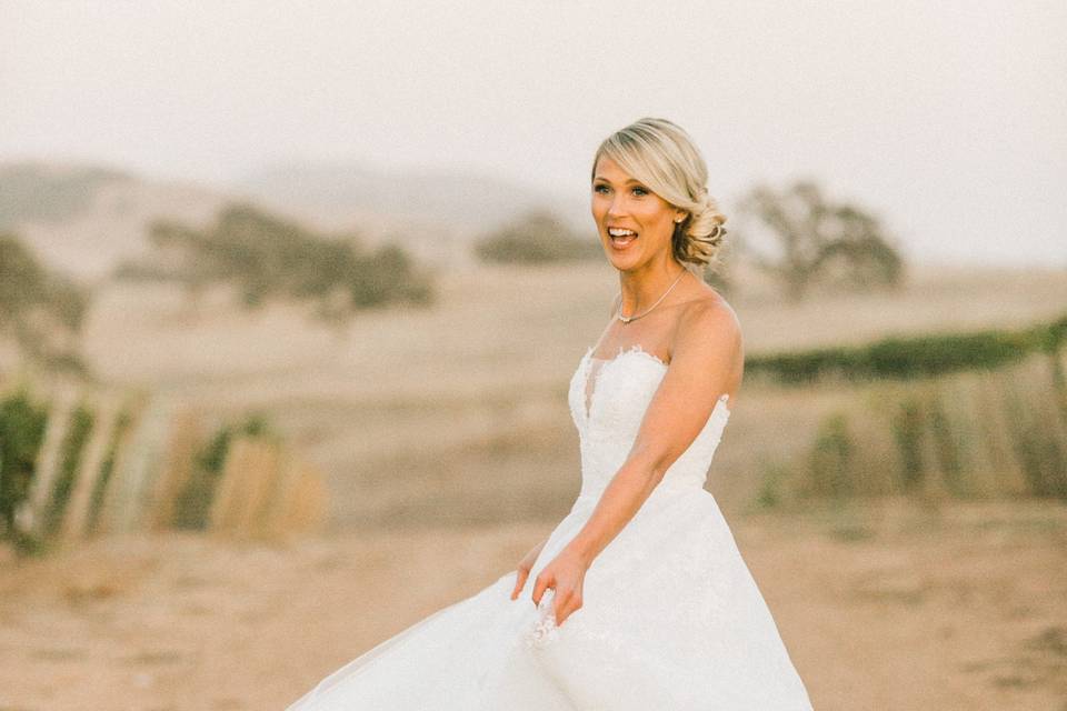 Bridal photos in vineyard