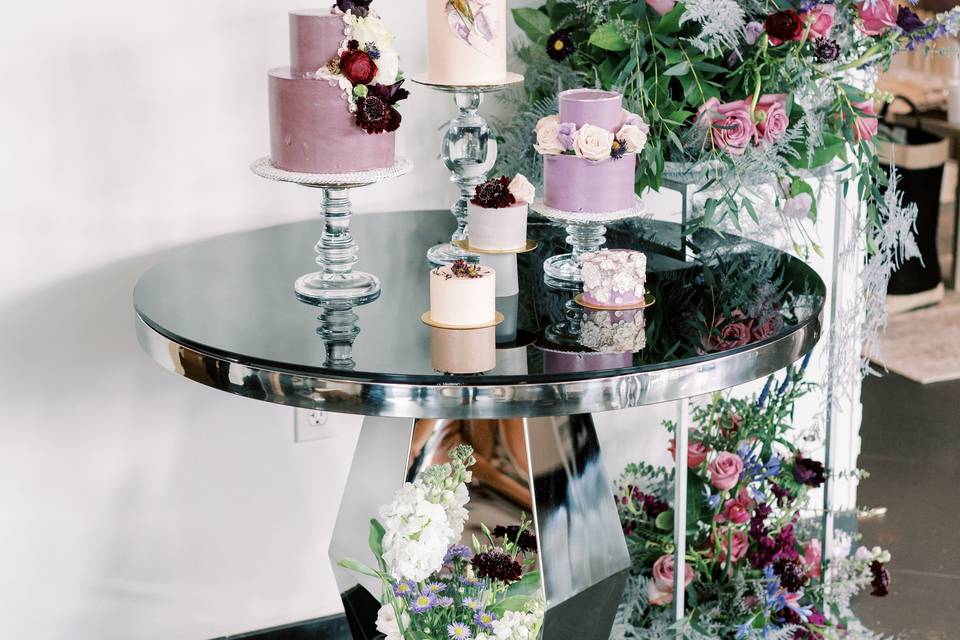 WEDDING CAKE TABLE