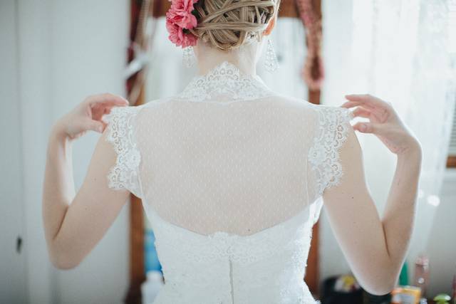 Getting ready. Documentary Wedding Photography