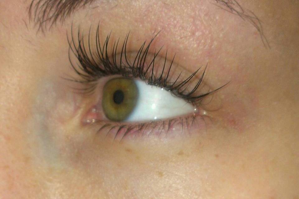 SMOKEY EYES & LASH PARLOUR