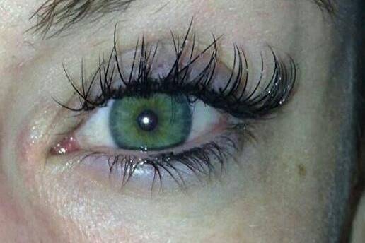 SMOKEY EYES & LASH PARLOUR