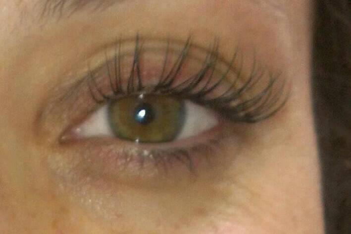 SMOKEY EYES & LASH PARLOUR