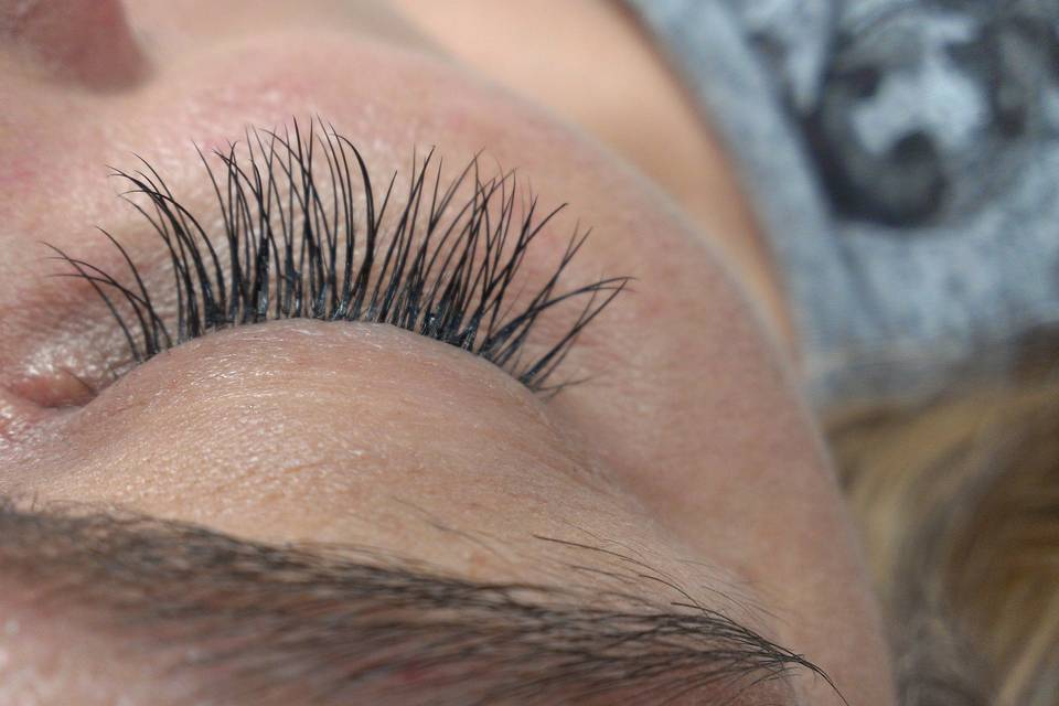 SMOKEY EYES & LASH PARLOUR