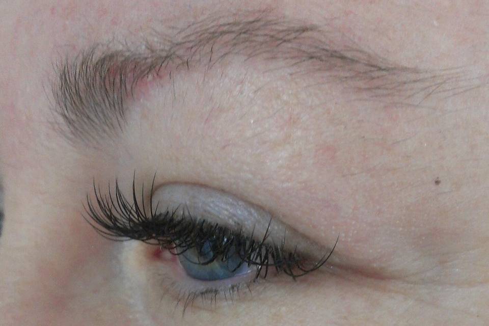 SMOKEY EYES & LASH PARLOUR