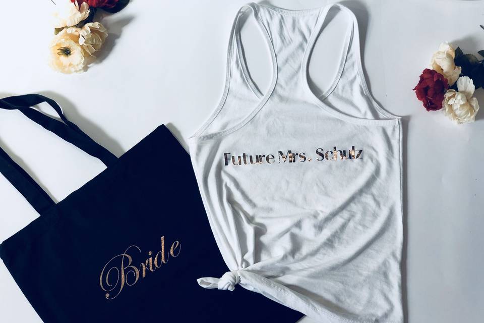 Customizable back!
Also Bridal Totes come in: Natural, Pink, Red, Kelly Green, Sky Blue, Green, Royal Blue, Navy Blue, Purple and Black.
Picture: Rose Gold Font.
Tote: $10
Bridal Tank: $17