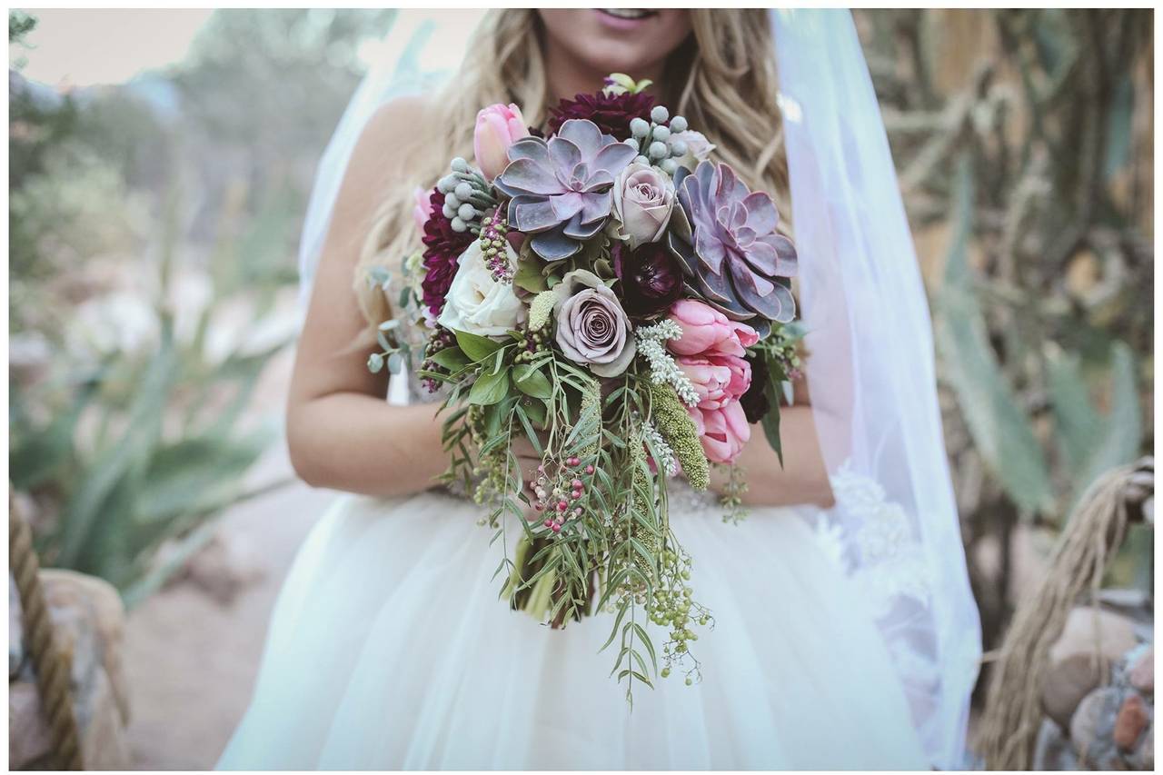 Traditional Red Roses Bouquet