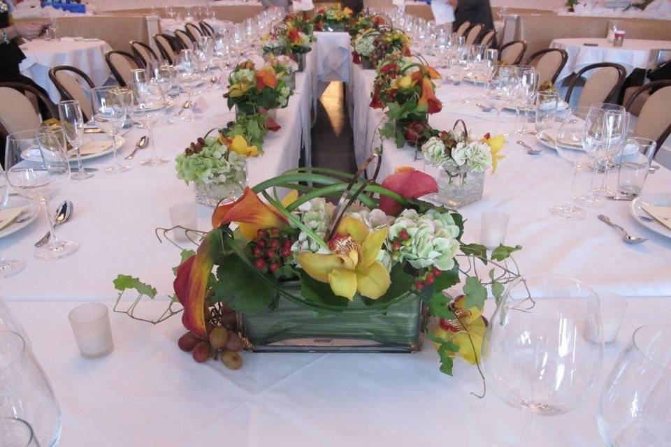 Tropical table centerpieces