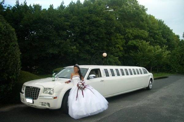 The bride in white limo