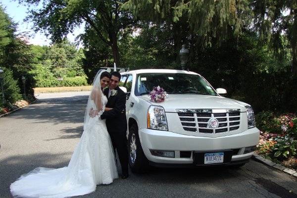 Wedding at Woodbury Country Club Escalade Limo