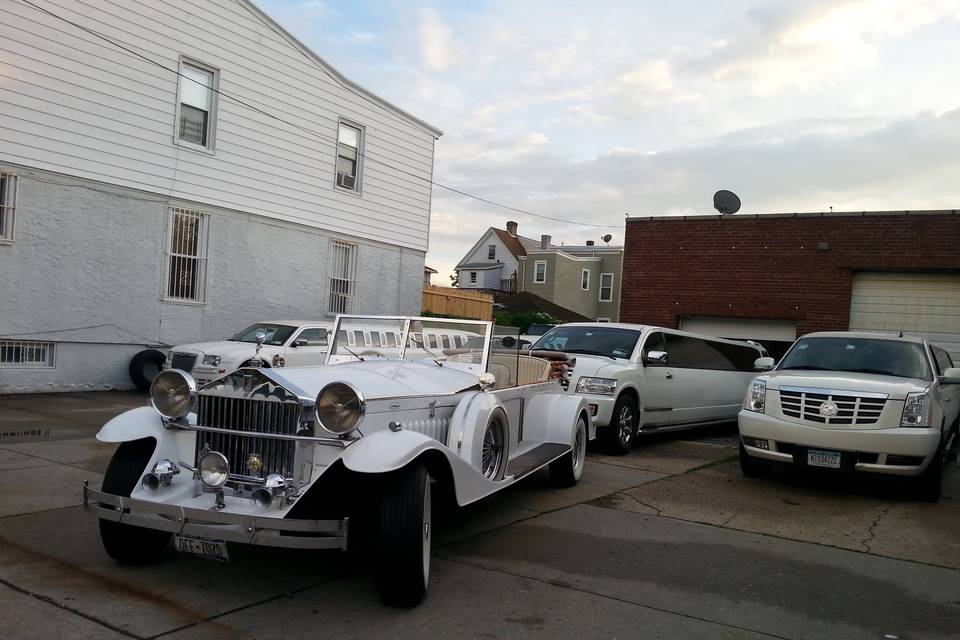 Vintage Rolls Royce ConvertibleEscalade LimoChrysler LimoInfiniti Limo