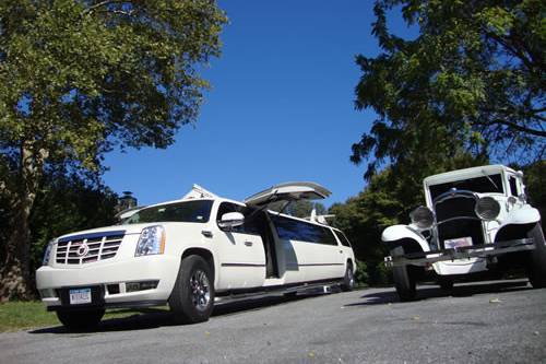 Vintage wedding carAntique ReoEscalade Limo