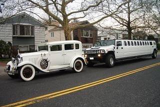 Vintage wedding carAntique ReoHummer Limo