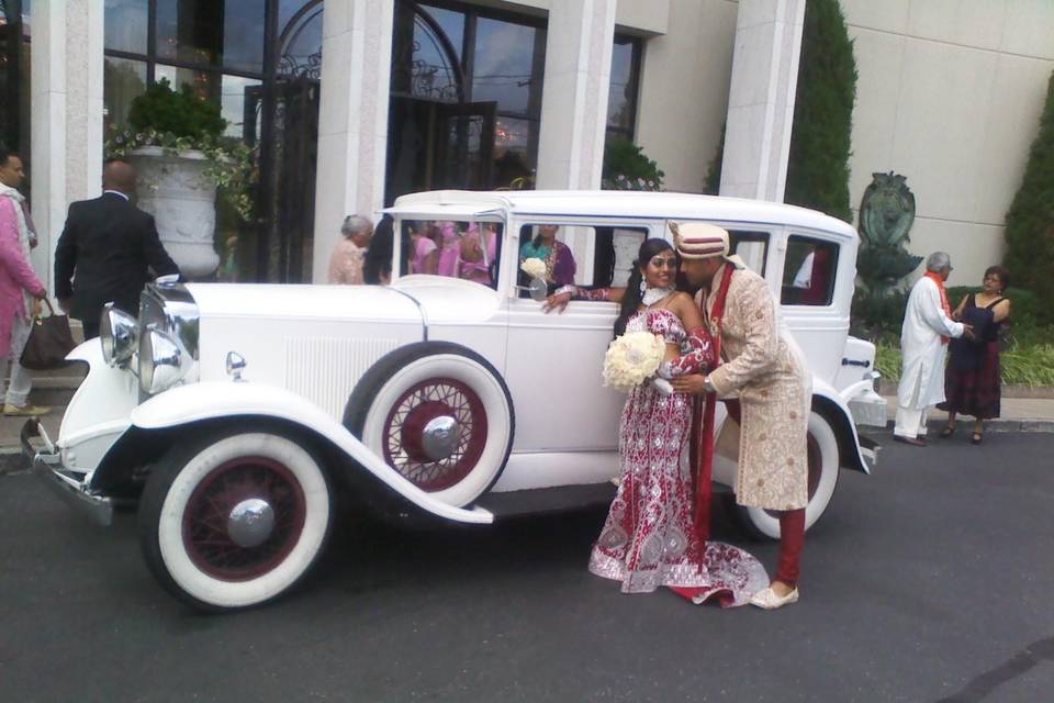 Vintage wedding carAntique ReoHummer Limo