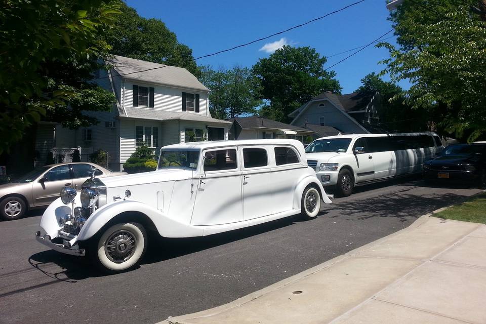 Antique Rolls Royce PhantomInfiniti Limo