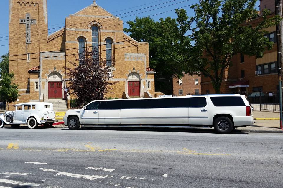 Antique Rolls Royce PhantomInfiniti Limo