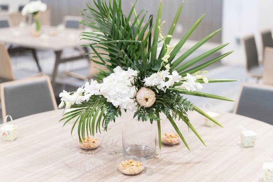 Tropical table centerpiece