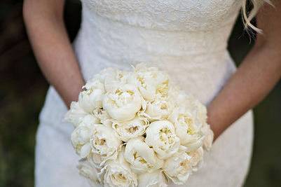 Simple white wedding flowers