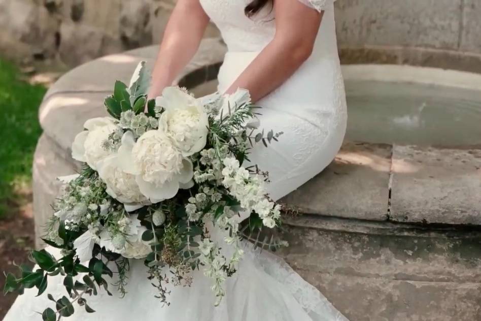 Elegant Bride Bouquet