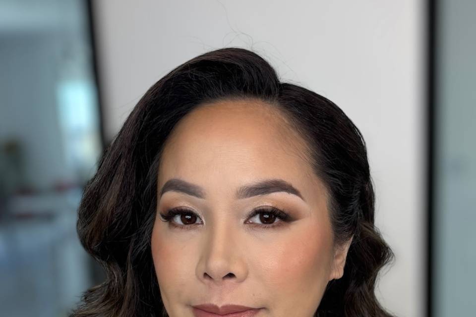 Maternity makeup and hair