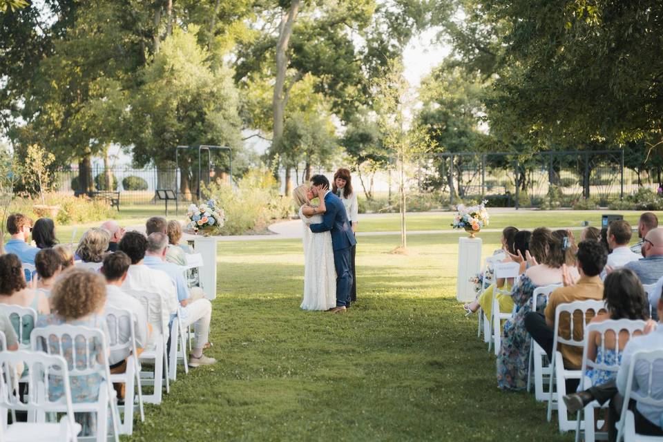 Ceremony an Lawn