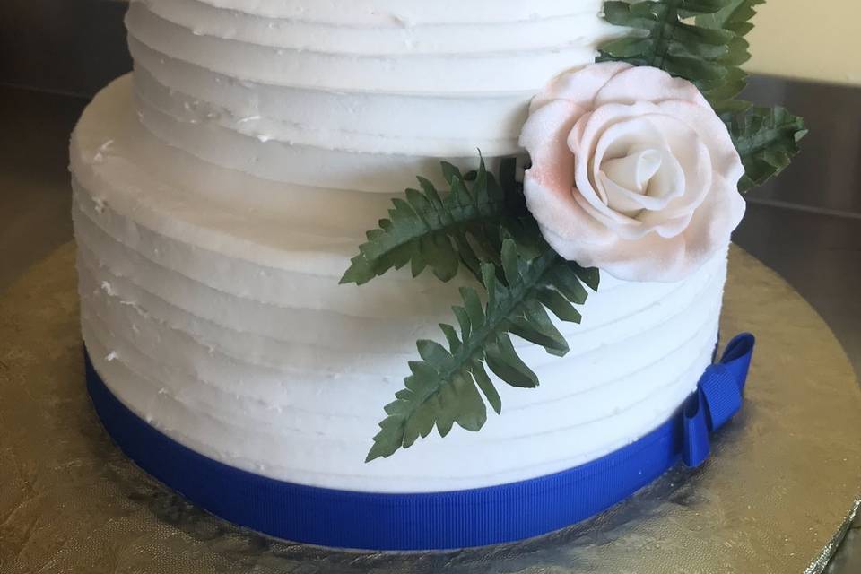 Simple and elegant cake design