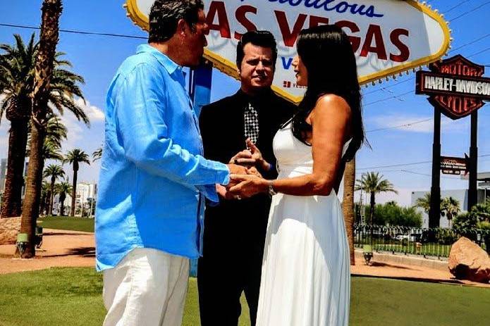 Wedding at las vegas sign