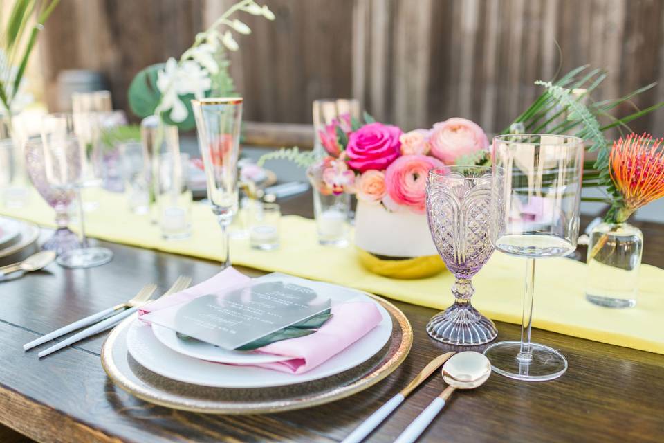 Tropical tablescape