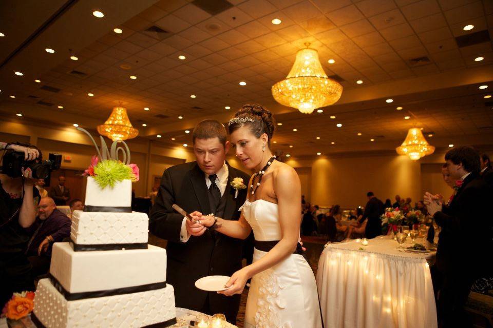 Couple cutting the cake